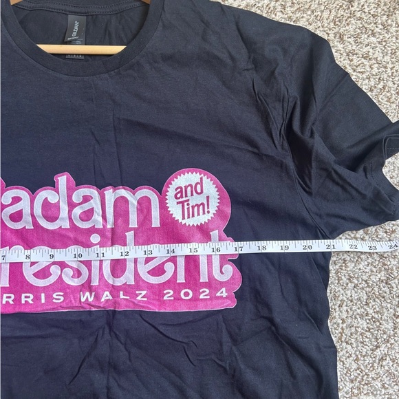 NWOT Gildan Black Pink Short Sleeve T-Shirt Kamala Harris Tim Walz Barbie Large - Picture 5 of 6